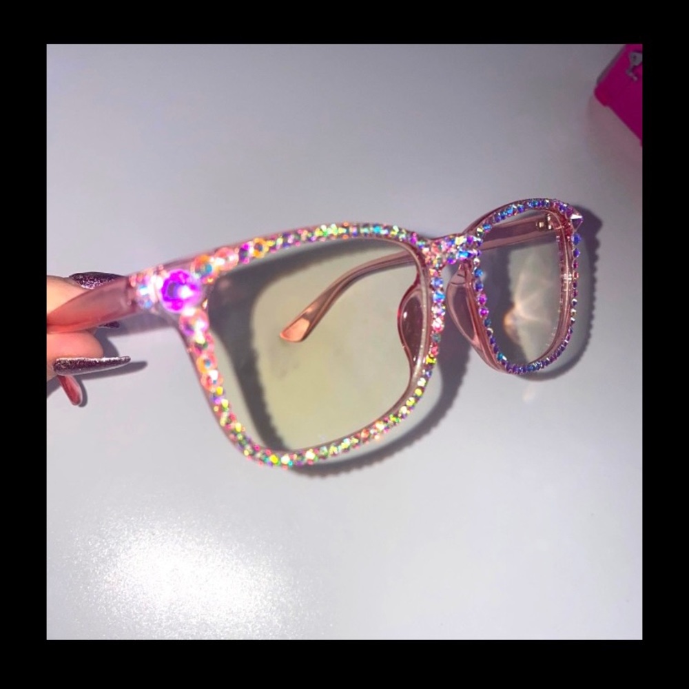 Assorted Sunglasses - Picture 9 of 12